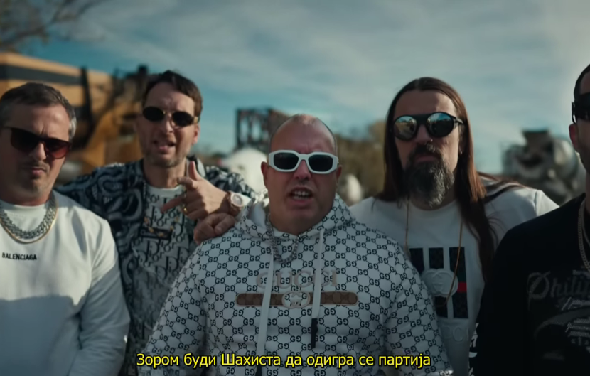 "Ко је Шахиста?!" ...тинунину-тинунину... "Ко је Шахиста?!" ...тинунину-тинунину...